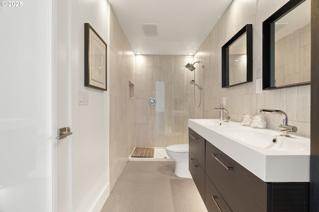 1368 Boca Ratan Dr, Lake Oswego, OR 97034 - full bath featuring double vanity, a tile shower, and tile walls