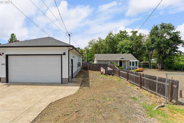 1410 NW Keasey St, Roseburg, OR 97471 - view of front of house featuring a garage