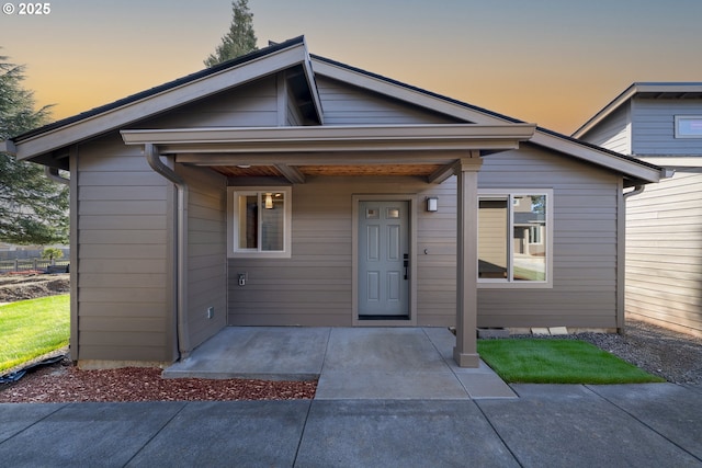 view of front of property featuring a patio area