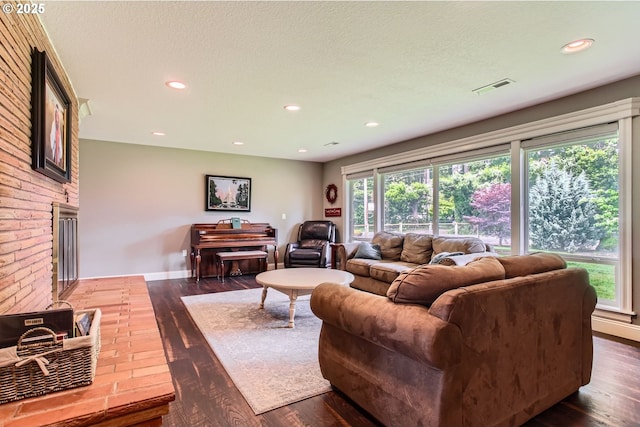 10588 Crosby Rd NE, Woodburn, OR 97071 - living area with dark wood-type flooring, recessed lighting, and baseboards