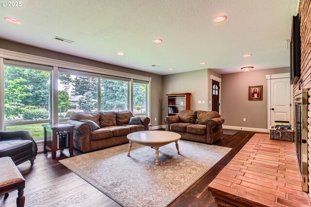 10588 Crosby Rd NE, Woodburn, OR 97071 - living area featuring baseboards, recessed lighting, wood finished floors, and a textured ceiling