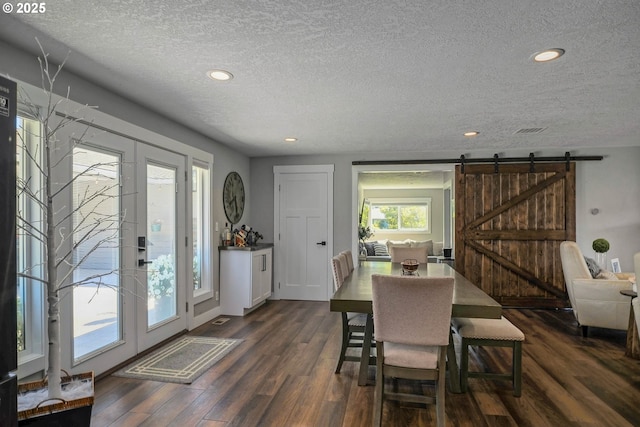 1552 59th Ave SE, Salem, OR 97317 - dining area featuring a textured ceiling, a barn door, dark wood-type flooring, recessed lighting, and baseboards