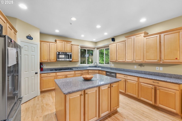 15111 Oyer Dr, Oregon City, OR 97045 - kitchen with appliances with stainless steel finishes, a sink, light wood-type flooring, a kitchen island, and recessed lighting