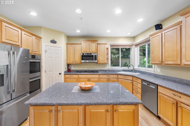 15111 Oyer Dr, Oregon City, OR 97045 - kitchen with appliances with stainless steel finishes, a sink, light brown cabinets, a kitchen island, and light wood finished floors