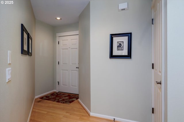 entryway featuring light wood-type flooring, recessed lighting, and baseboards