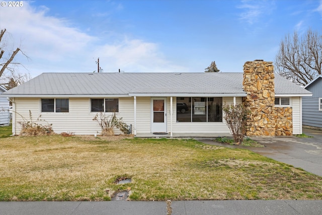 ranch-style home featuring a front yard