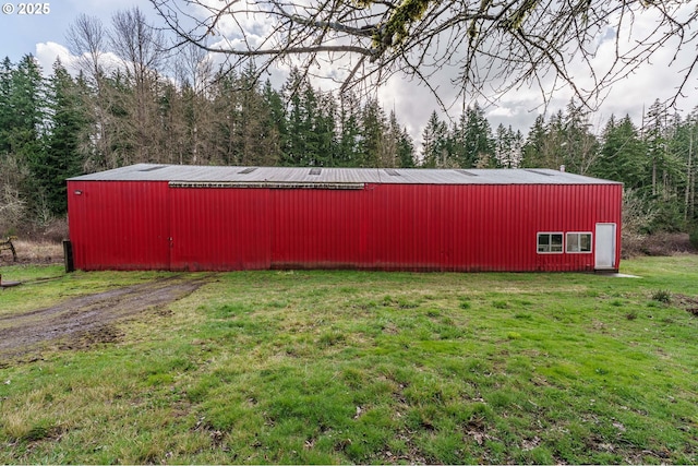 20256 S Swank Rd, Colton, OR 97017 - view of yard featuring a pole building, a wooded view, and an outbuilding