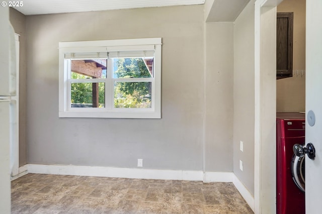 318 Koons St, Silverton, OR 97381 - unfurnished bedroom with baseboards