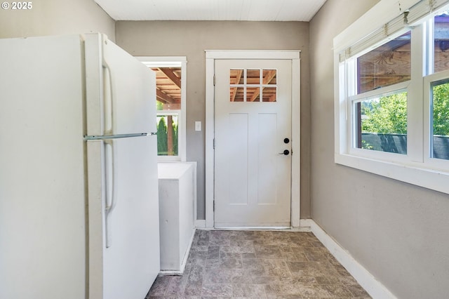 318 Koons St, Silverton, OR 97381 - doorway with baseboards