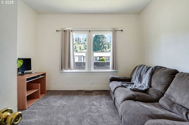318 Koons St, Silverton, OR 97381 - sitting room with carpet floors and baseboards