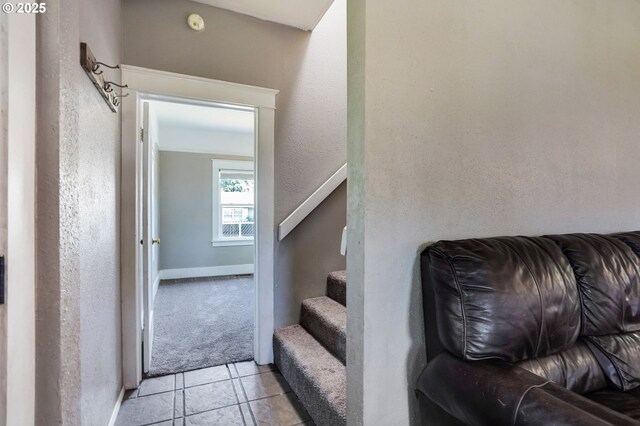 318 Koons St, Silverton, OR 97381 - stairs featuring carpet, tile patterned flooring, a textured wall, and baseboards