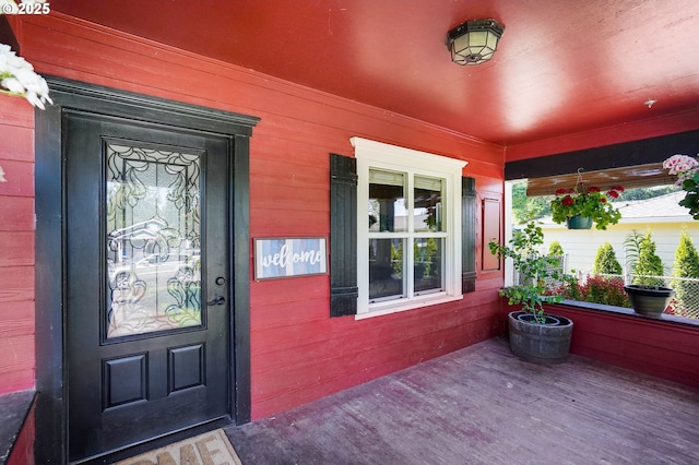 318 Koons St, Silverton, OR 97381 - property entrance featuring covered porch