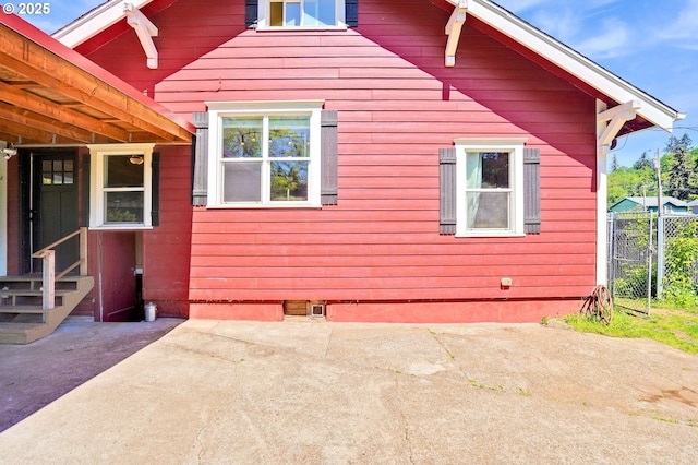 318 Koons St, Silverton, OR 97381 - view of side of home with a patio and entry steps