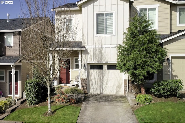 view of front of property featuring a garage