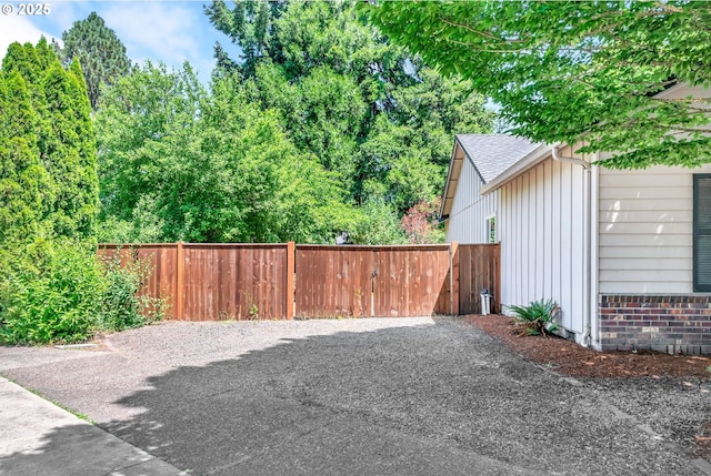 1041 Irving Rd, Eugene, OR 97404 - view of patio / terrace