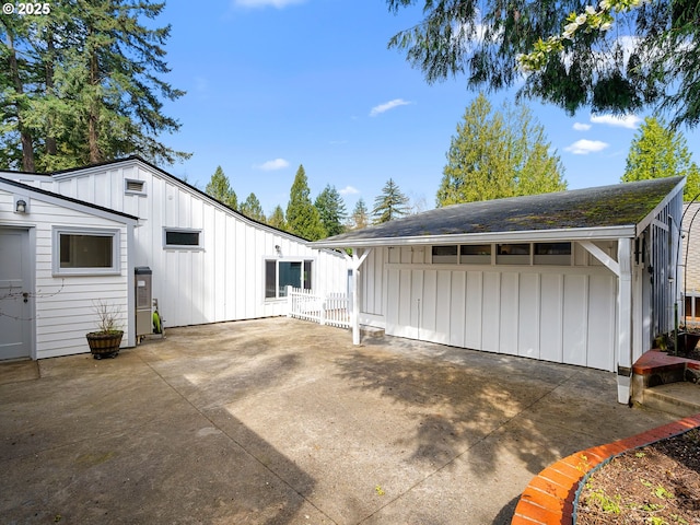 8920 SW 9th Dr, Portland, OR 97219 - view of garage