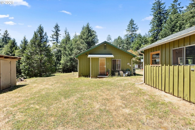 7291 Rice Valley Rd, Oakland, OR 97462 - view of green lawn featuring an outdoor structure
