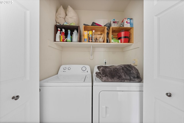 4728 W Powell Blvd Unit 231, Gresham, OR 97030 - laundry area featuring washing machine and clothes dryer