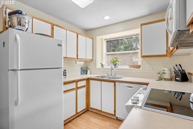 4728 W Powell Blvd Unit 231, Gresham, OR 97030 - kitchen with white appliances, a sink, light countertops, light wood-type flooring, and recessed lighting