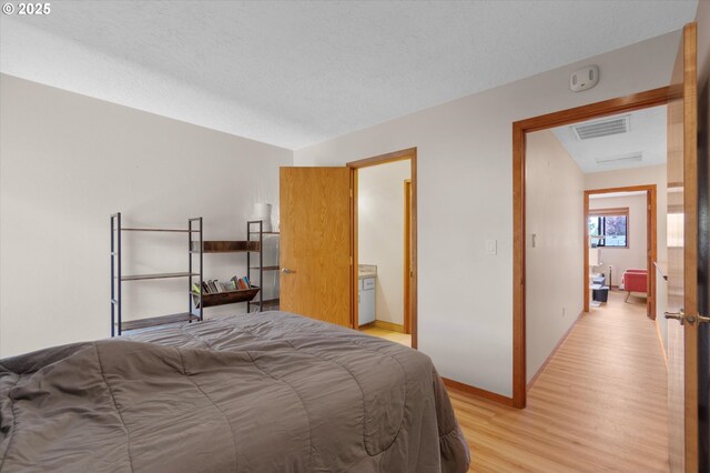 13802 NW 10th Ct, Vancouver, WA 98685 - bedroom featuring light wood-style flooring, a textured ceiling, and visible vents