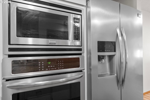13802 NW 10th Ct, Vancouver, WA 98685 - details featuring appliances with stainless steel finishes
