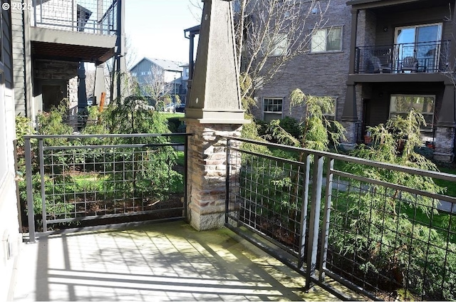 608 NE Roydon Ln, Hillsboro, OR 97006 - view of balcony