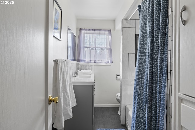 1538 Grove St, Eugene, OR 97404 - full bathroom featuring vanity, toilet, baseboards, and shower / tub combo with curtain