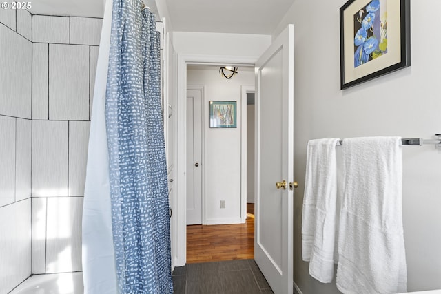 1538 Grove St, Eugene, OR 97404 - full bathroom with a shower with curtain and baseboards