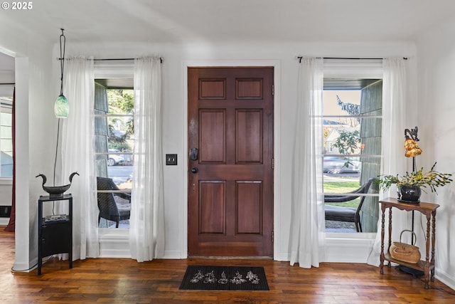 1538 Grove St, Eugene, OR 97404 - entrance foyer with dark wood-style flooring