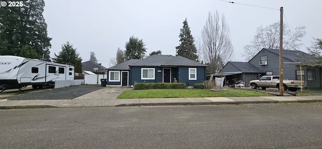 view of front facade with a front yard