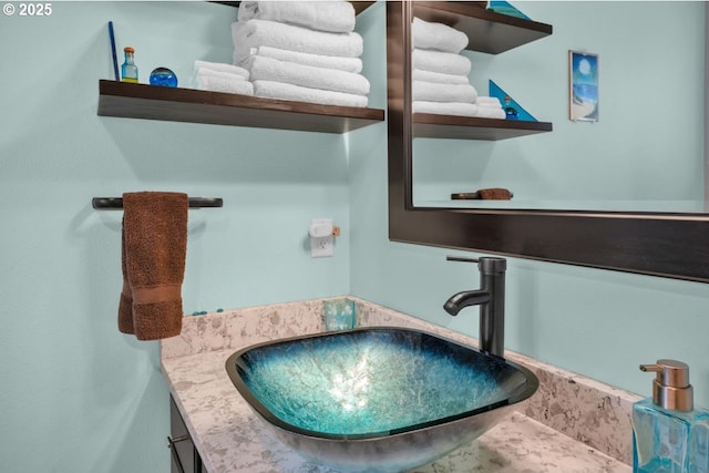 3275 Redwood Loop, Florence, OR 97439 - bathroom with vanity