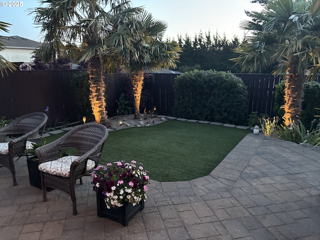 3275 Redwood Loop, Florence, OR 97439 - view of yard with a patio
