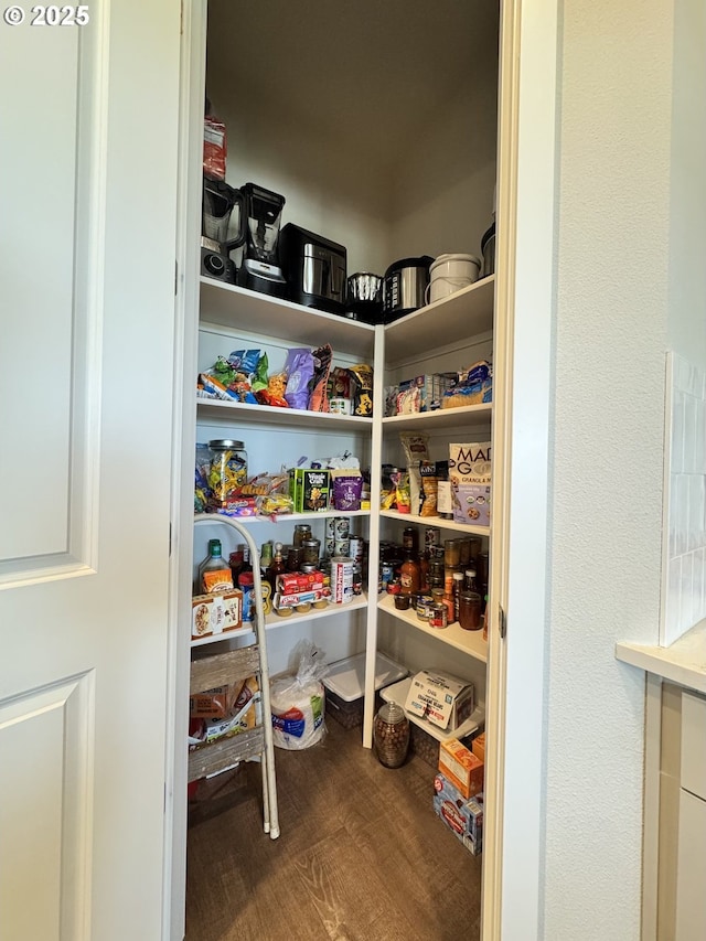 987 Farmington Dr, Junction City, OR 97448 - view of pantry