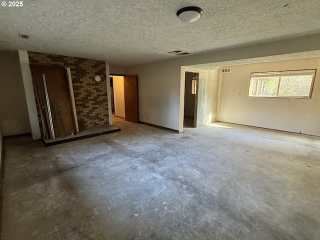 15400 SE Barlow Ct, Damascus, OR 97089 - spare room featuring a textured ceiling