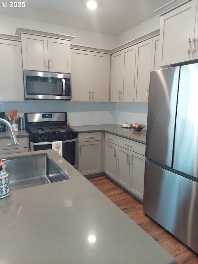 16610 Pine Creek Dr, La Pine, OR 97739 - kitchen featuring appliances with stainless steel finishes, wood finished floors, decorative backsplash, and recessed lighting