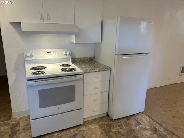 kitchen featuring visible vents, white appliances, white cabinetry, and under cabinet range hood