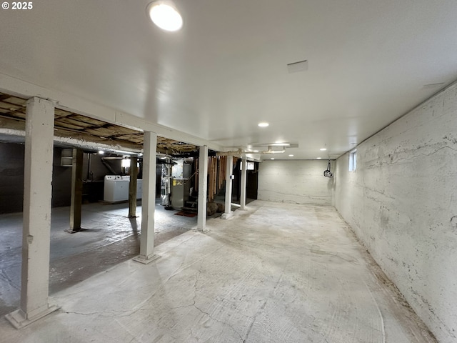 basement with washer / clothes dryer and heating unit