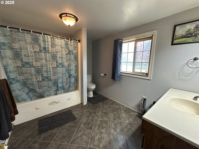 440 N Mountain Blvd, Mount Vernon, OR 97865 - full bath with toilet, tile patterned floors, vanity, and shower / bath combo with shower curtain