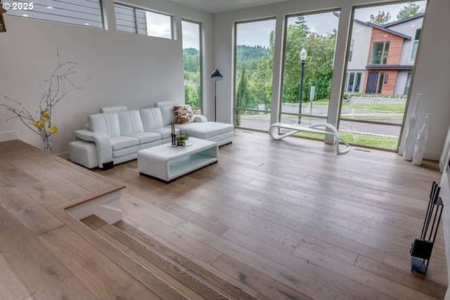 15 Hood St, Camas, WA 98607 - living area featuring hardwood / wood-style floors