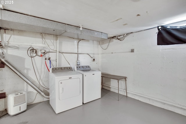 2125 NE 48th Ave, Portland, OR 97213 - laundry room featuring separate washer and dryer