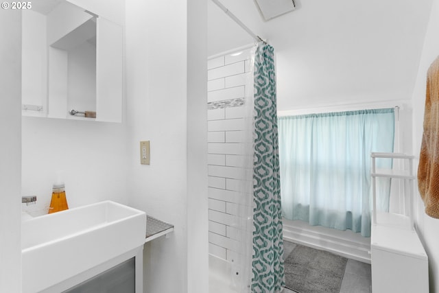 2125 NE 48th Ave, Portland, OR 97213 - full bath featuring a tile shower and vanity