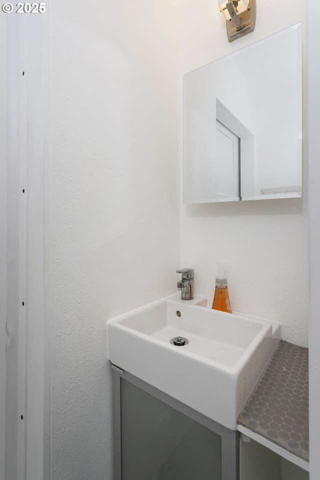 2125 NE 48th Ave, Portland, OR 97213 - bathroom with vanity