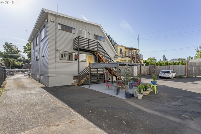 2125 NE 48th Ave, Portland, OR 97213 - view of front of property with stairway