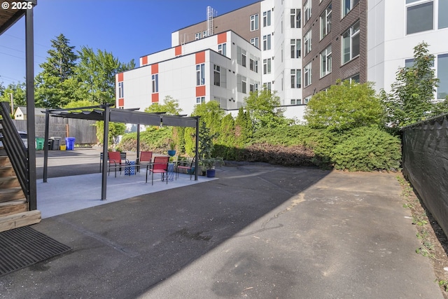 2125 NE 48th Ave, Portland, OR 97213 - surrounding community with a patio area