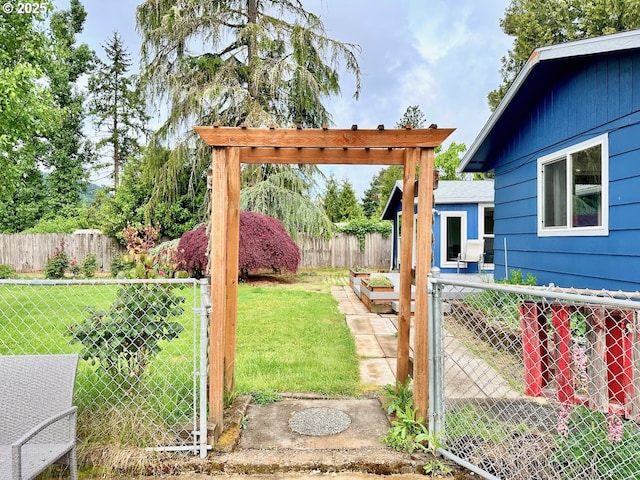 38434 Mckenzie Hwy, Springfield, OR 97478 - view of yard with a gate
