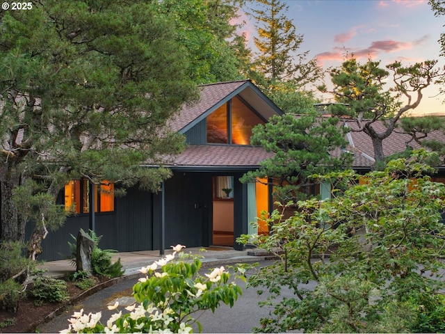 321 NW Hilltop Dr, Portland, OR 97210 - view of front of property featuring roof with shingles