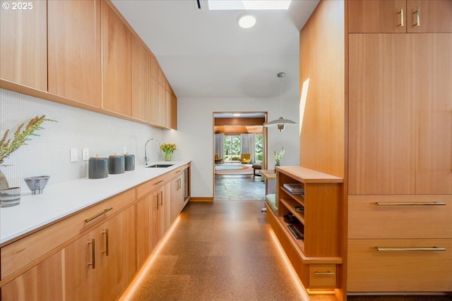321 NW Hilltop Dr, Portland, OR 97210 - bar featuring a sink and backsplash