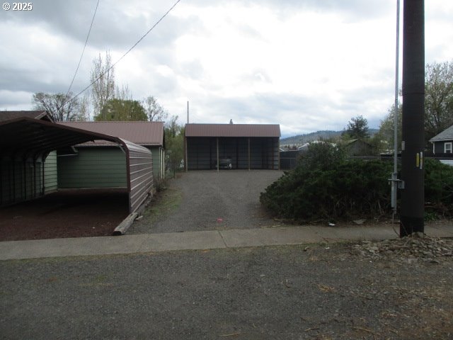 1210 Alder St, Elgin, OR 97827 - exterior space featuring a detached carport and aphalt driveway