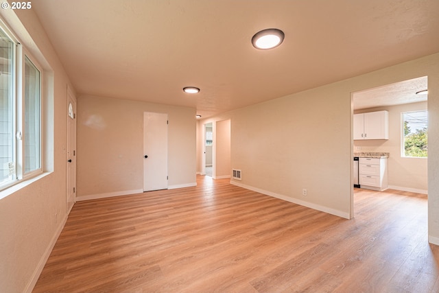 823 20th St, Springfield, OR 97477 - unfurnished room featuring light wood-style floors