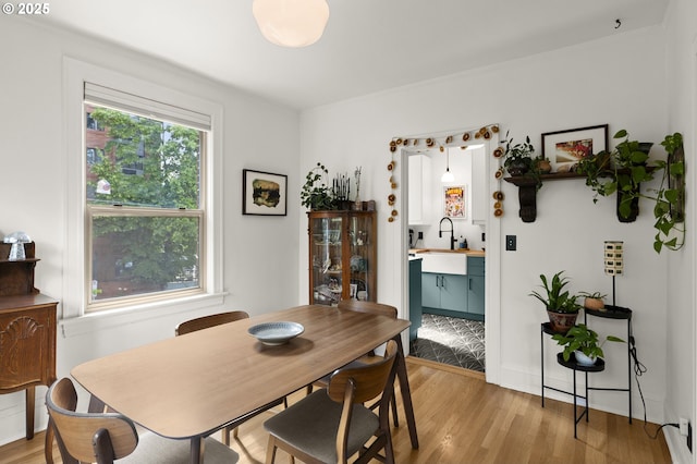 1529 SE Hawthorne Blvd Unit 204, Portland, OR 97214 - dining room with light wood-style floors
